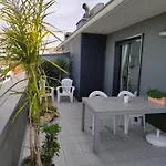 Pequena Vistas Y Bano Privado,no Piso Entero,small View And Private Bathroom ,not Whole Séjour chez l'habitant *