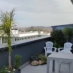 Pequena Vistas Y Bano Privado,no Piso Entero,small View And Private Bathroom ,not Whole