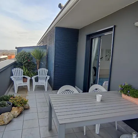 Pequena Con Vistas Dentro De Nuestra Vivienda إرون