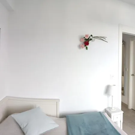 Pequena Con Vistas Dentro De Nuestra Vivienda Irun