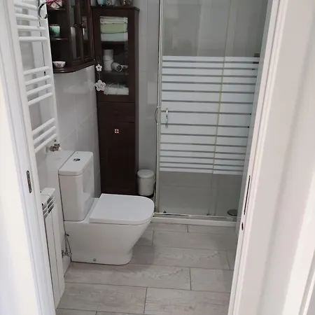 Pequena Vistas Y Bano Privado,no Piso Entero,small View And Private Bathroom ,not Whole Alloggio in famiglia Irun