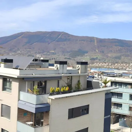 Pequena Vistas Y Bano Privado,no Piso Entero,small View And Private Bathroom ,not Whole * Irun