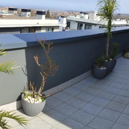 Pequena Vistas Y Bano Privado,no Piso Entero,small View And Private Bathroom ,not Whole * Irun
